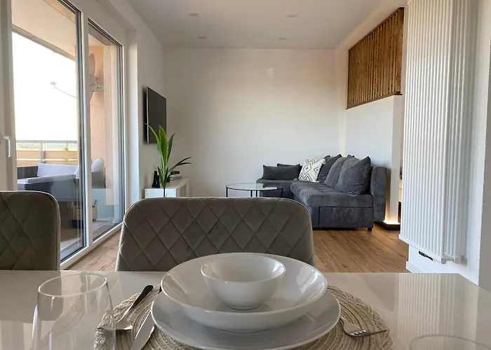아파트 Little Penthouse